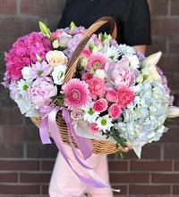 Цветочная композиция из Розы, Хризантемы, Пионы и Лизиантусы в корзине #REPLACE_PRED# Ставропольском