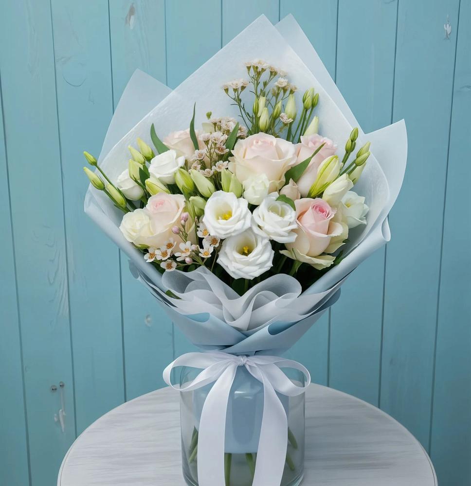 Букет цветов из: Розы и Лизиантусы в Ставропольском