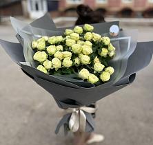 Букет Белые кустовые розы Солинеро в Ставропольском
