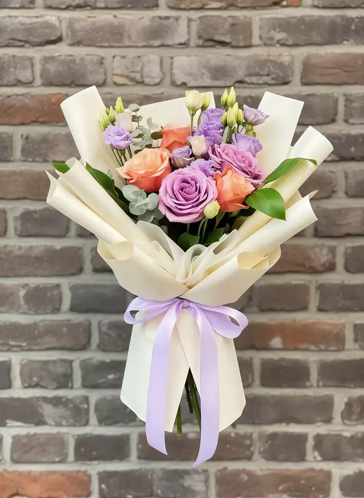 Букет цветов из: Лизиантусы и Розы в Ставропольском