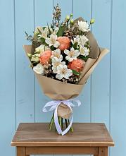 Букет цветов из:  Альстромерии, Лизиантусы, Розы и Хризантемы #REPLACE_PRED# Ставропольском