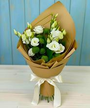 Букет цветов из:  Хризантемы и Лизиантусы в Ставропольском