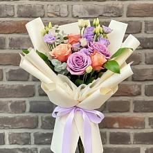 Букет цветов из:  Лизиантусы и Розы в Ставропольском