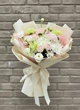 Букет цветов из:  Гвоздики, Розы, Лизиантусы и Хризантемы #REPLACE_PRED# Ставропольском