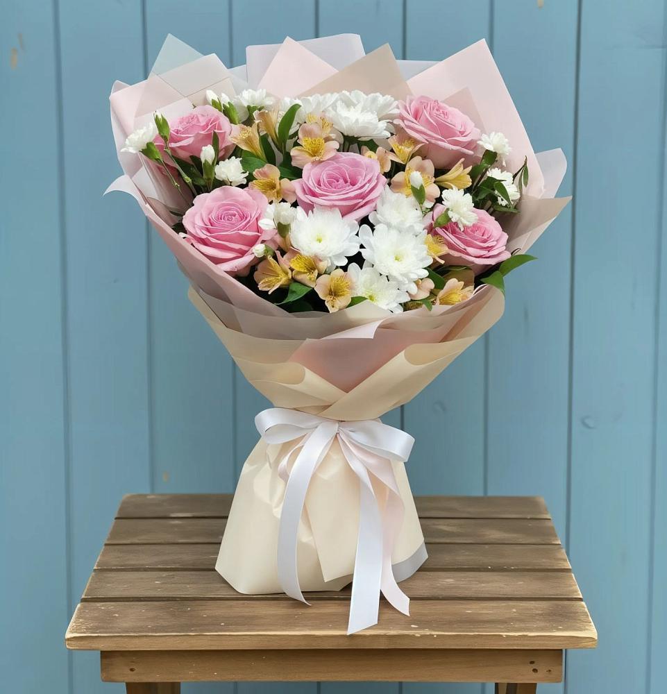 Букет цветов из: Гвоздики, Орхидеи и Розы в Ставропольском