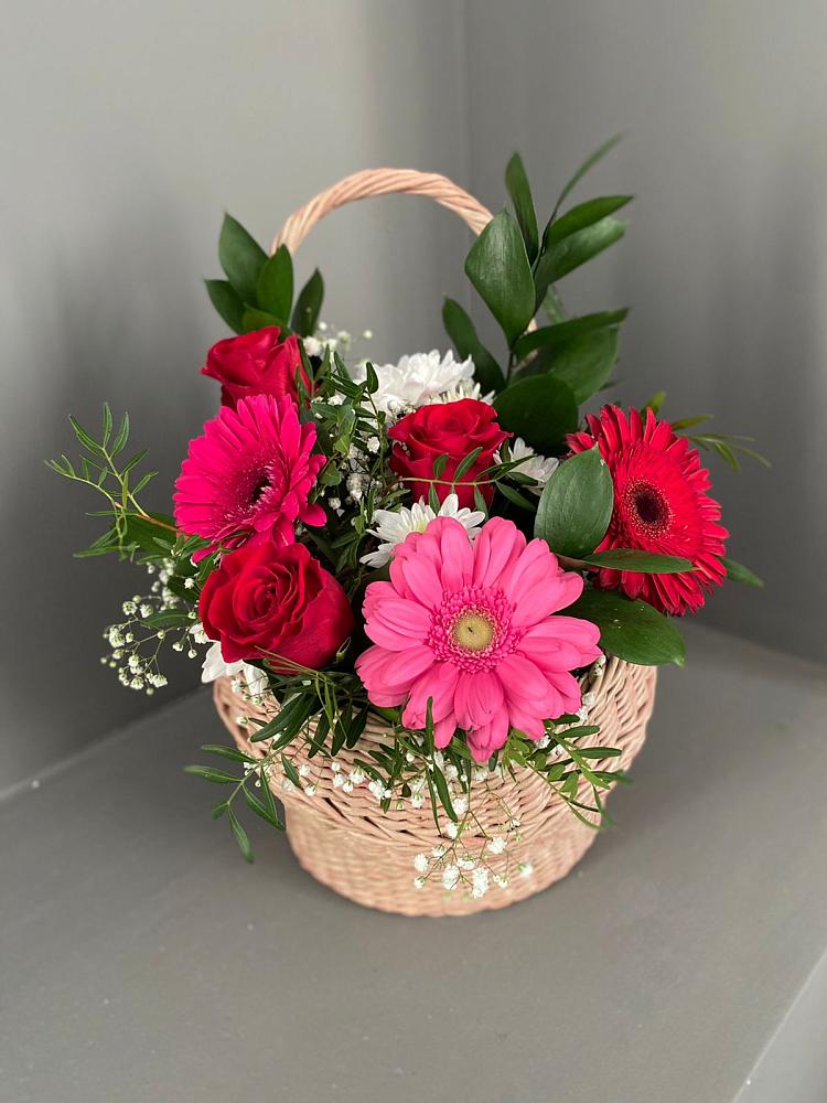 Цветочная композиция из Розы, Хризантемы и Герберы в корзине в Ставропольском