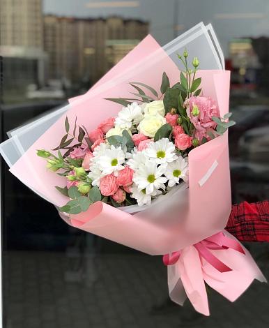 Букет цветов из: Розы, Лизиантусы и Хризантемы в Ставропольском